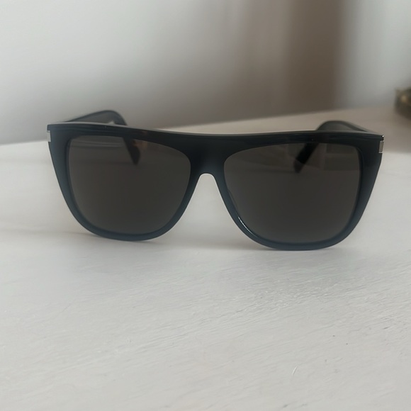 Saint Laurent black oversized flat top sunglasses - Picture 3 of 8